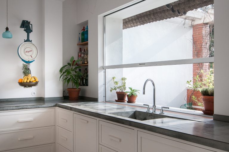 cocina con encimera de hormigon
